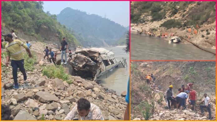 Tempo Traveler Plunges into River in Uttarakhand, 12 Dead