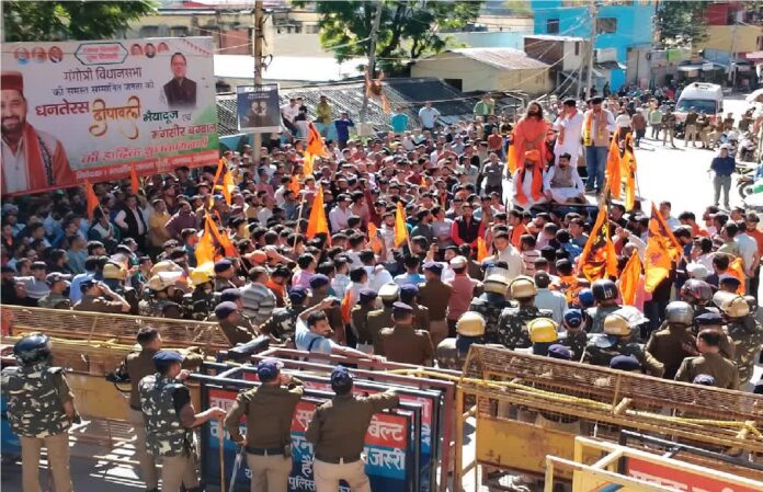 Grand Rally of Hindu Organizations in Uttarkashi Sparks Controversy Over Mosque