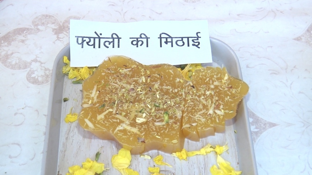 देवेंद्र जोशी ने फूलों से बनाई 35 तरह की मिठाईयां flyoli