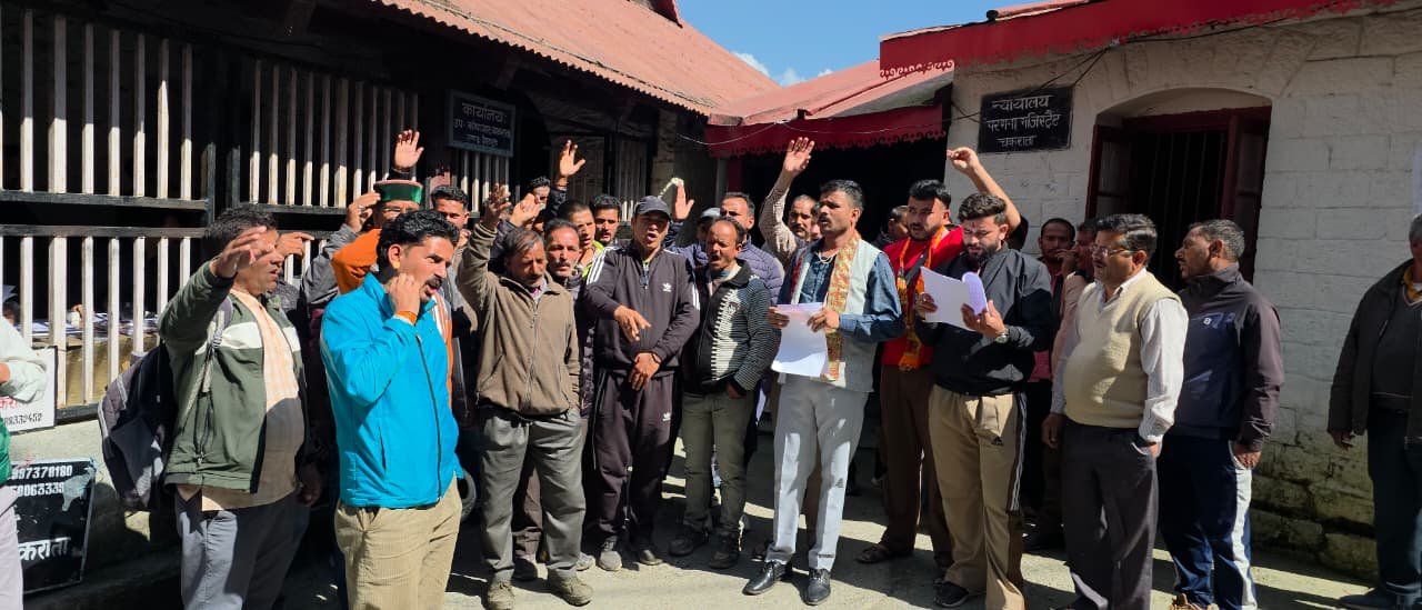 जौनसार-बावर की 700 बीघा जमीन पर घमासान, चकराता-त्यूनी में रुद्रसेना का प्रदर्शन WhatsApp Image 2026 10 16 at 2.36.58 PM