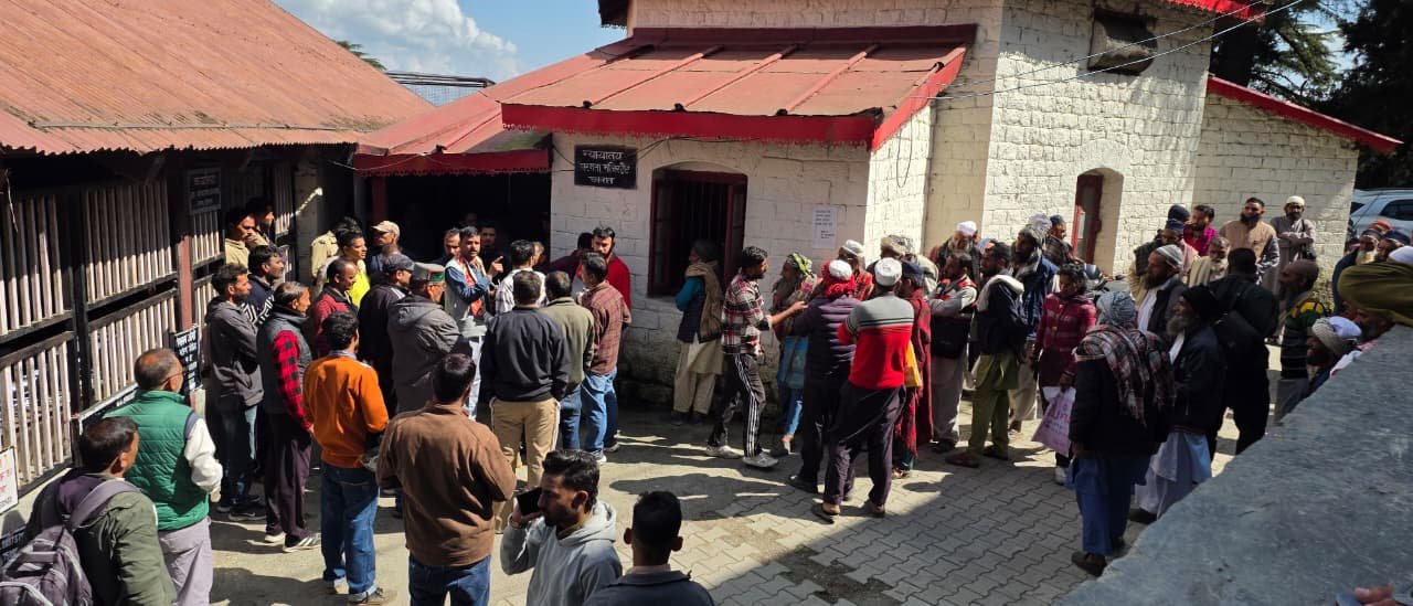 जौनसार-बावर की 700 बीघा जमीन पर घमासान, चकराता-त्यूनी में रुद्रसेना का प्रदर्शन WhatsApp Image 2026 10 16 at 2.37.01 PM